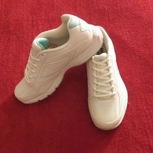 AVIA WOMEN'S ATHLETIC FOOTWEAR SNEAKERS (sz 9)